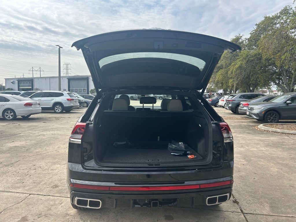 2026 Volkswagen Atlas Cross Sport 2.0T SEL Premium R-Line Tampa FL