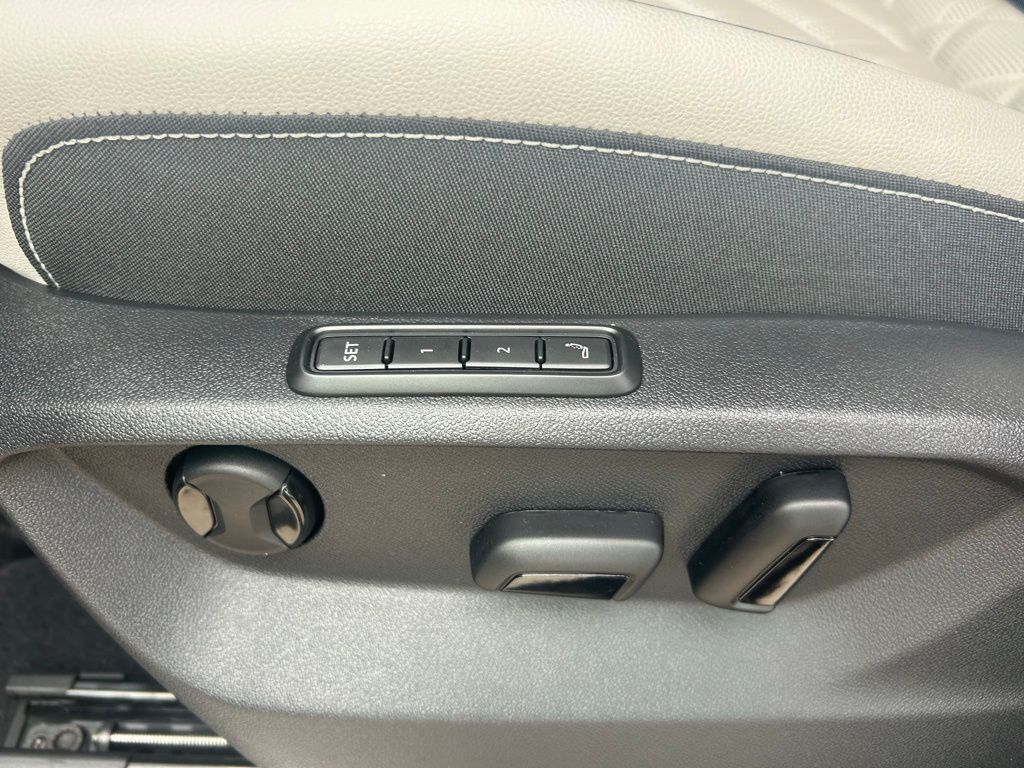 2026 Volkswagen Atlas Cross Sport 2.0T SEL Premium R-Line Tampa FL