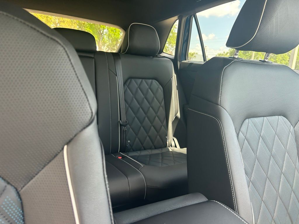 2026 Volkswagen Atlas Cross Sport 2.0T SEL Premium R-Line Tampa FL