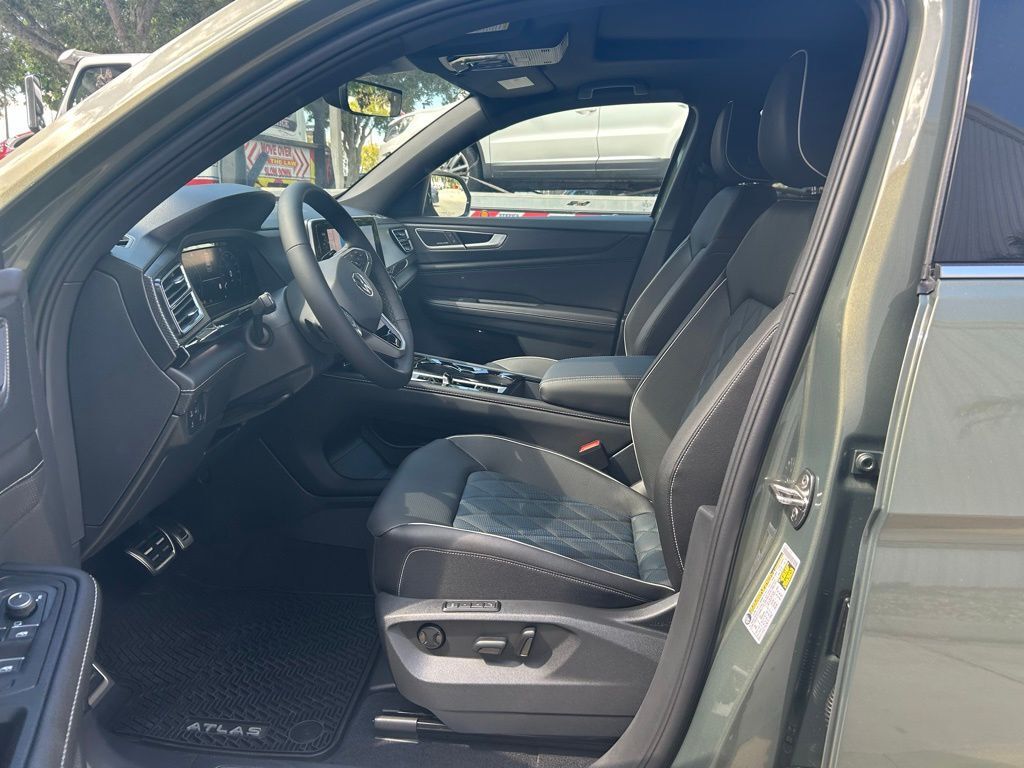 2026 Volkswagen Atlas Cross Sport 2.0T SEL Premium R-Line Tampa FL