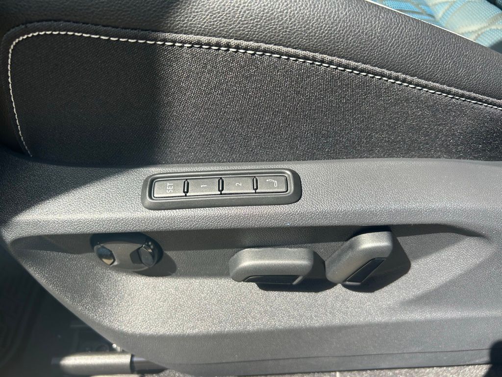 2026 Volkswagen Atlas Cross Sport 2.0T SEL Premium R-Line Tampa FL