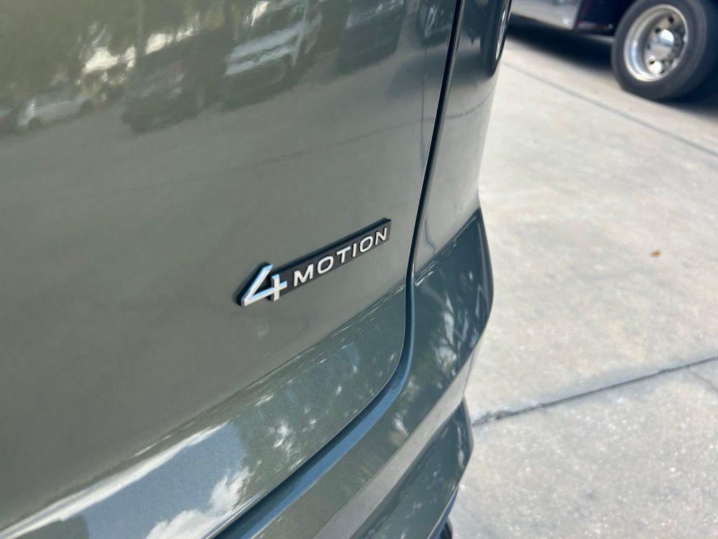 2026 Volkswagen Atlas Cross Sport 2.0T SEL Premium R-Line Tampa FL