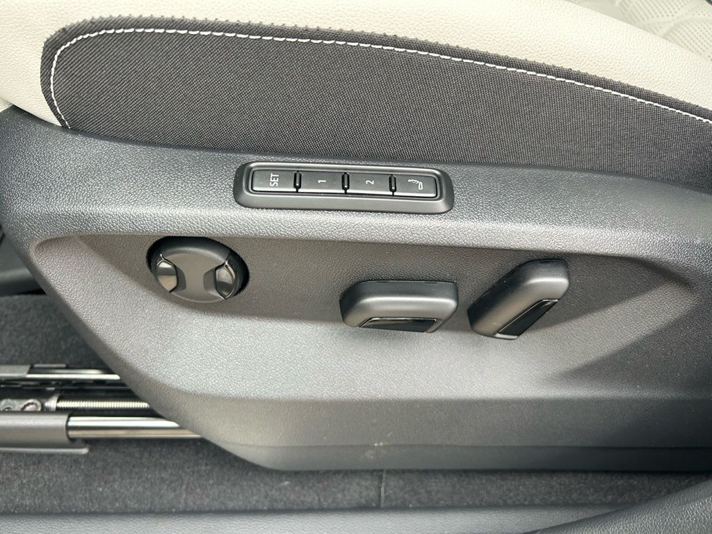 2026 Volkswagen Atlas Cross Sport 2.0T SEL Premium R-Line Tampa FL