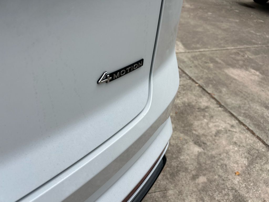 2026 Volkswagen Atlas Cross Sport 2.0T SEL Premium R-Line Tampa FL