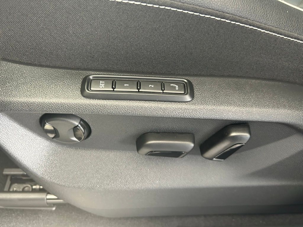 2026 Volkswagen Atlas Cross Sport 2.0T SEL Premium R-Line Tampa FL