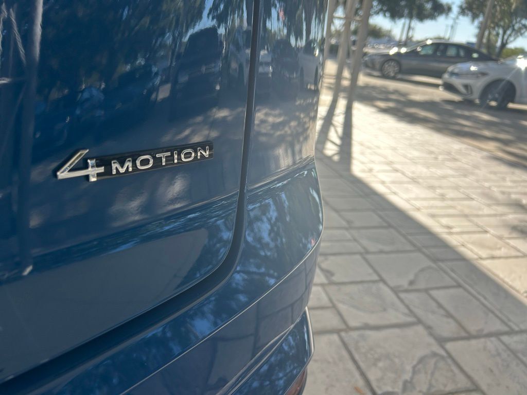 2026 Volkswagen Atlas Cross Sport 2.0T SEL Premium R-Line Tampa FL