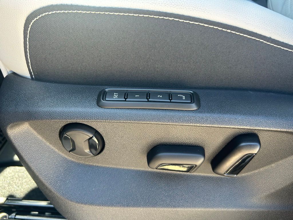 2026 Volkswagen Atlas Cross Sport 2.0T SEL Premium R-Line Tampa FL