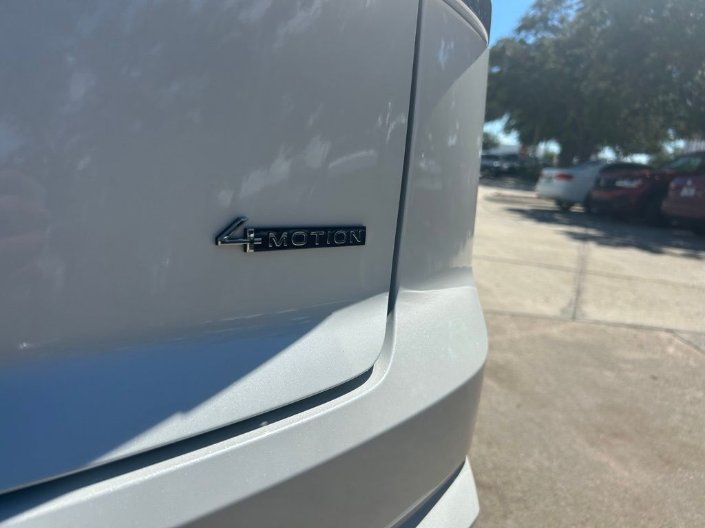 2026 Volkswagen Atlas Cross Sport 2.0T SEL Premium R-Line Tampa FL