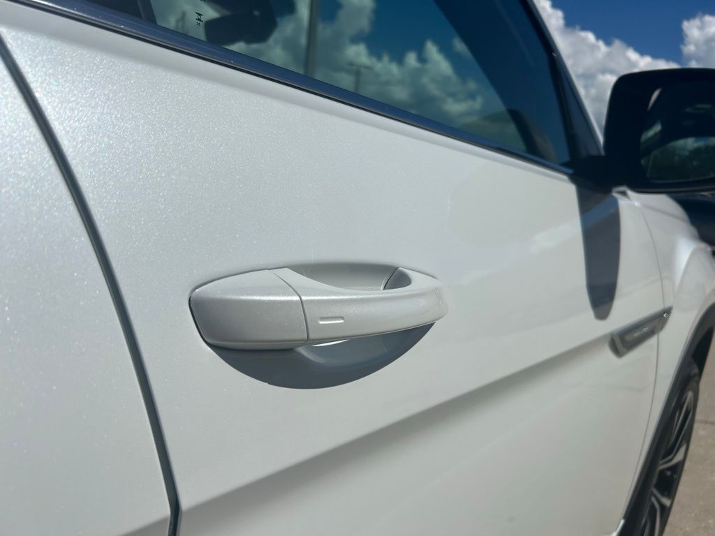 2026 Volkswagen Atlas Cross Sport 2.0T SEL Premium R-Line Tampa FL