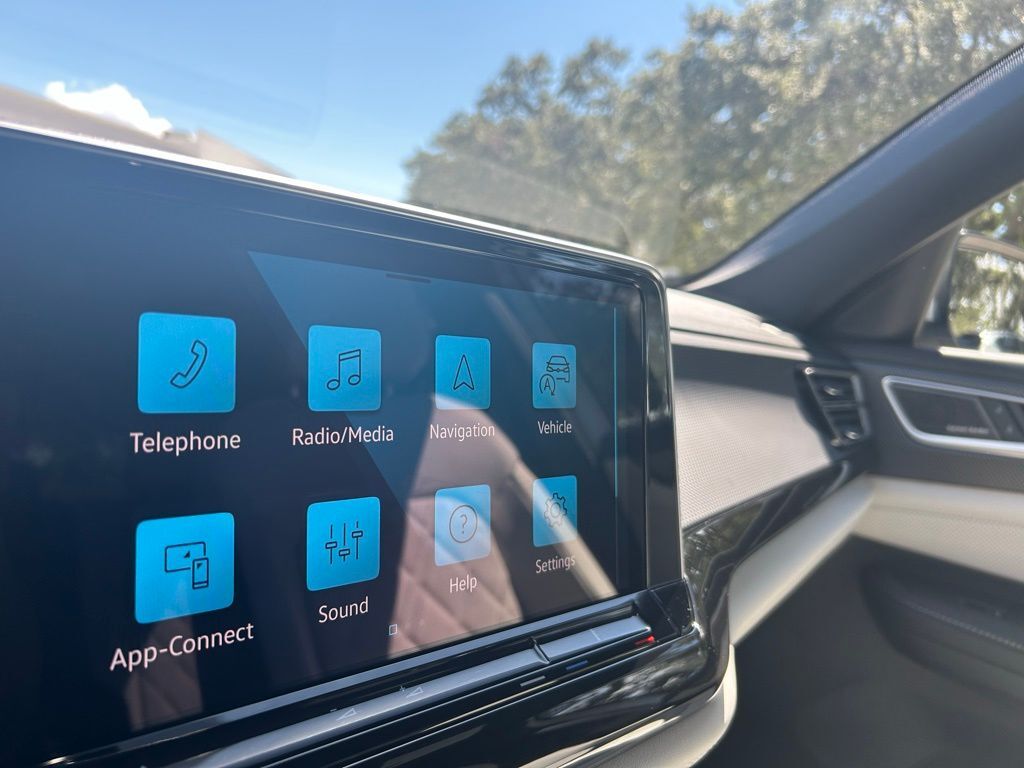 2026 Volkswagen Atlas Cross Sport 2.0T SEL Premium R-Line Tampa FL