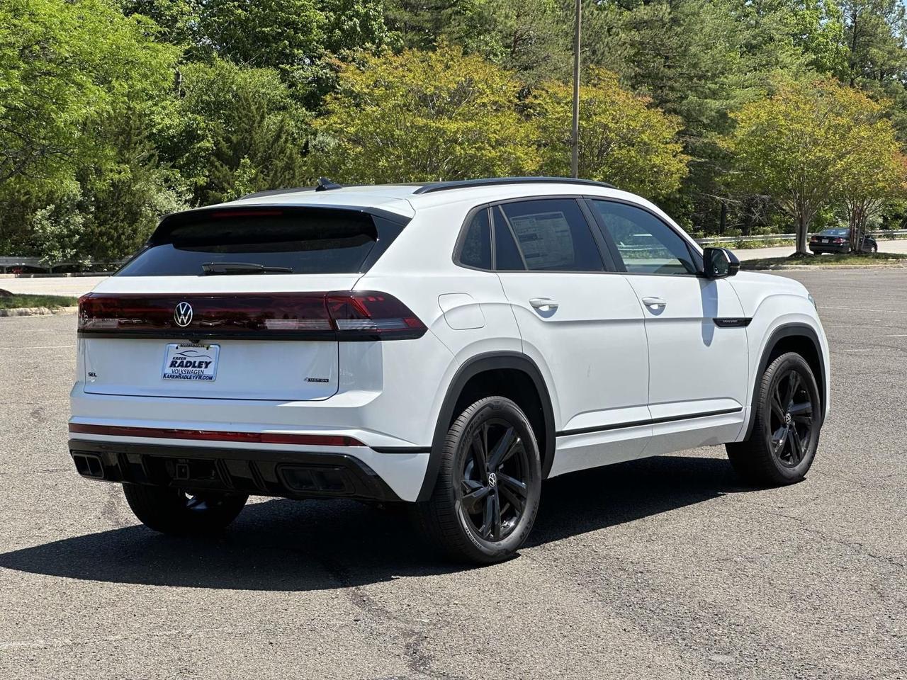 2026 Volkswagen Atlas Cross Sport 2.0T SEL R-Line Black