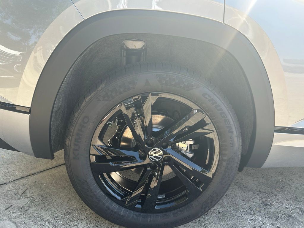 2026 Volkswagen Atlas Cross Sport 2.0T SEL R-Line Black Tampa FL