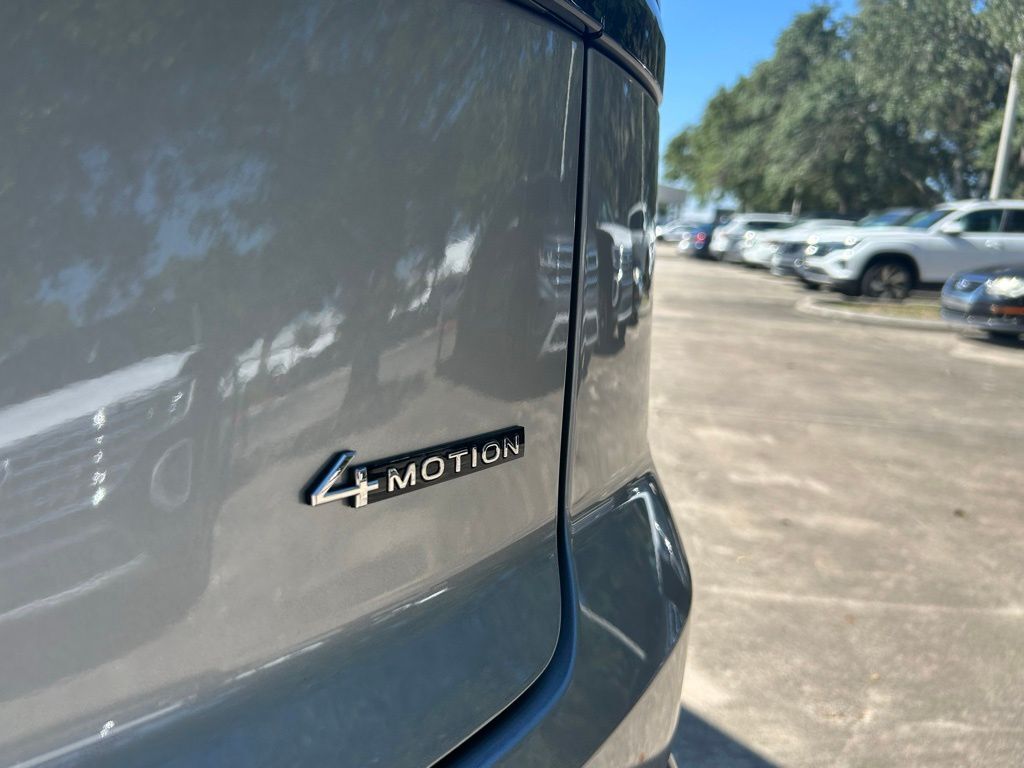 2026 Volkswagen Atlas Cross Sport 2.0T SEL R-Line Black Tampa FL