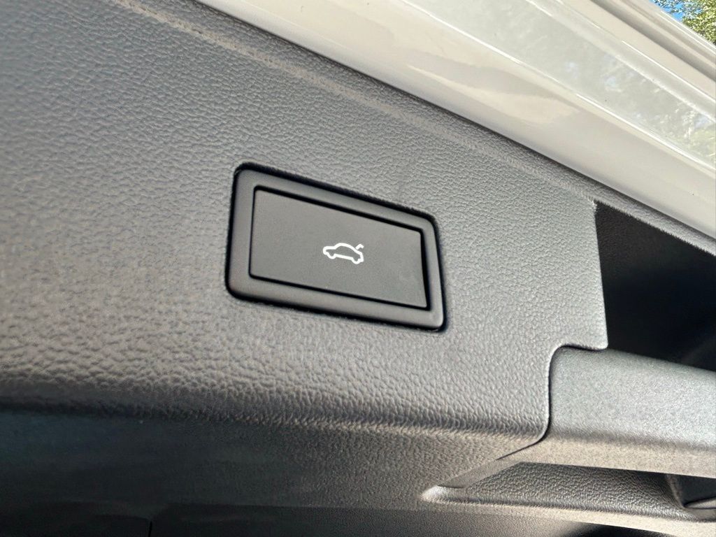 2026 Volkswagen Atlas Cross Sport 2.0T SEL R-Line Black Tampa FL