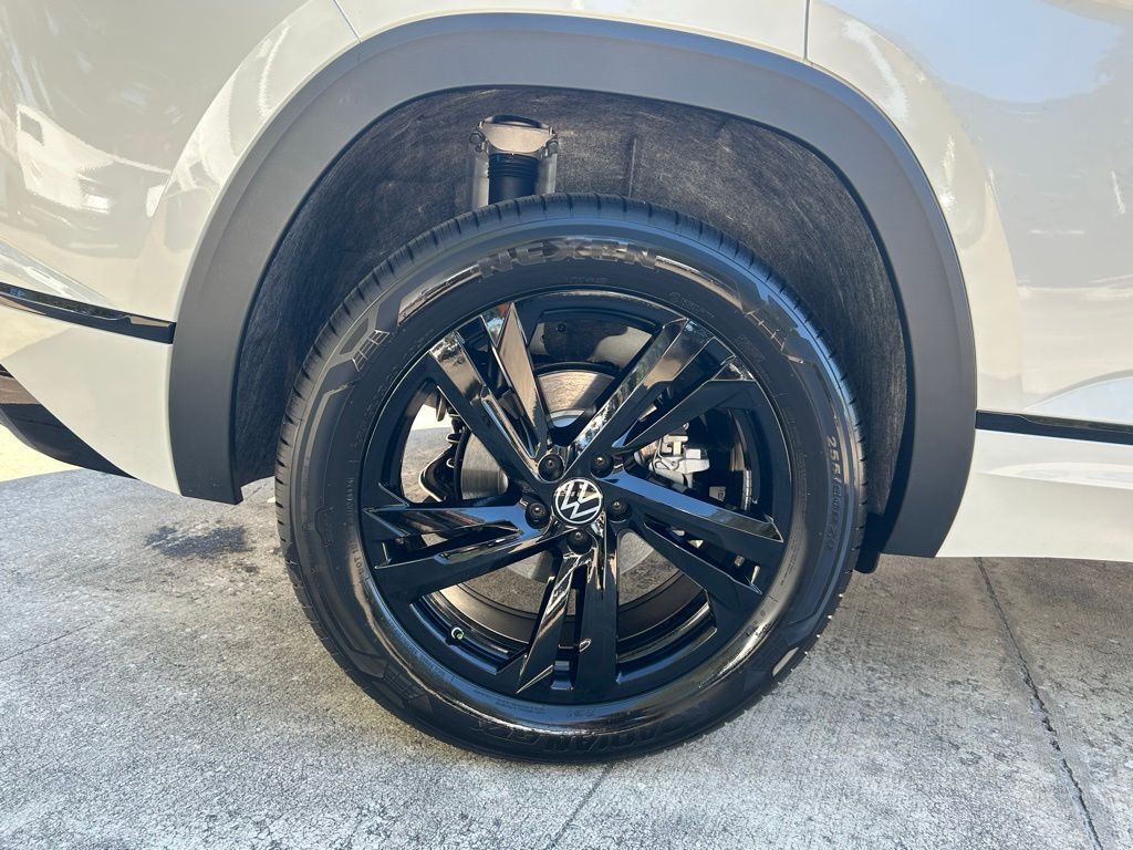 2026 Volkswagen Atlas Cross Sport 2.0T SEL R-Line Black Tampa FL