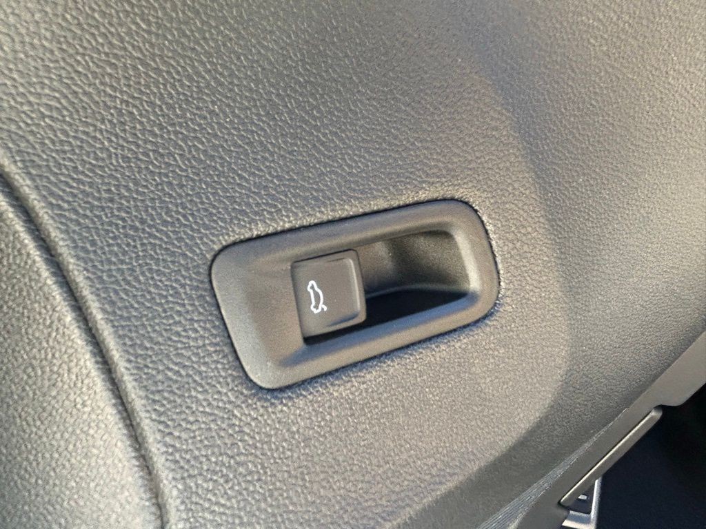 2026 Volkswagen Atlas Cross Sport 2.0T SEL R-Line Black Tampa FL