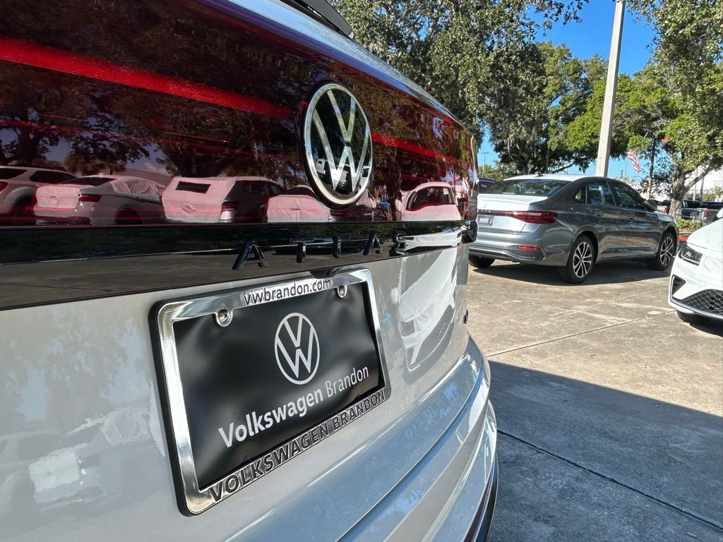 2026 Volkswagen Atlas Cross Sport 2.0T SEL R-Line Black Tampa FL