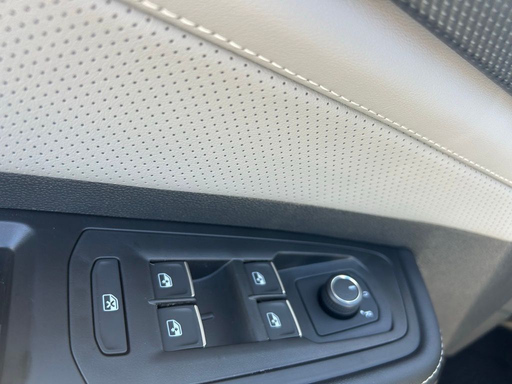 2026 Volkswagen Atlas Cross Sport 2.0T SEL R-Line Black Tampa FL