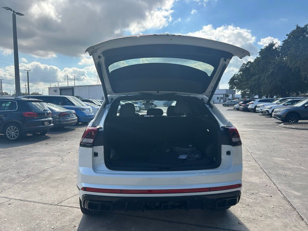 2026 Volkswagen Atlas Cross Sport 2.0T SEL R-Line Black Tampa FL