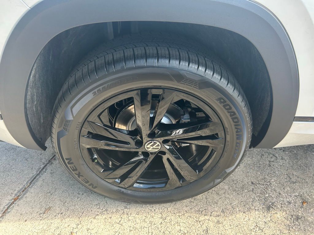 2026 Volkswagen Atlas Cross Sport 2.0T SEL R-Line Black Tampa FL