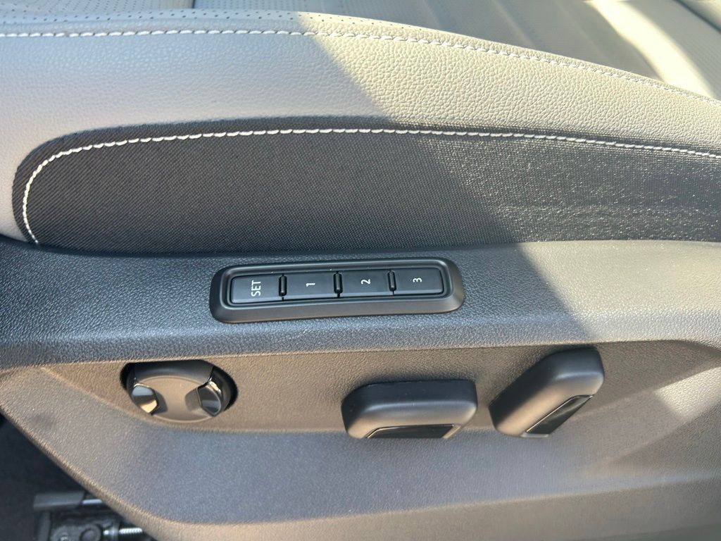 2026 Volkswagen Atlas Cross Sport 2.0T SEL R-Line Black Tampa FL