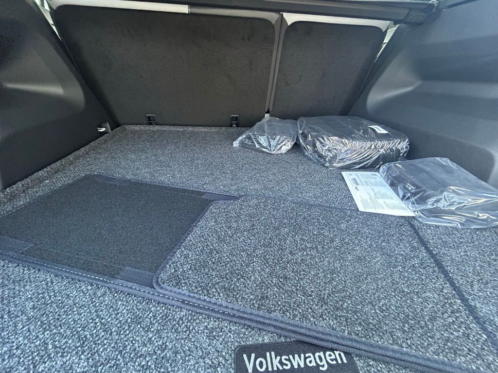 2026 Volkswagen Atlas Cross Sport 2.0T SEL R-Line Black Tampa FL