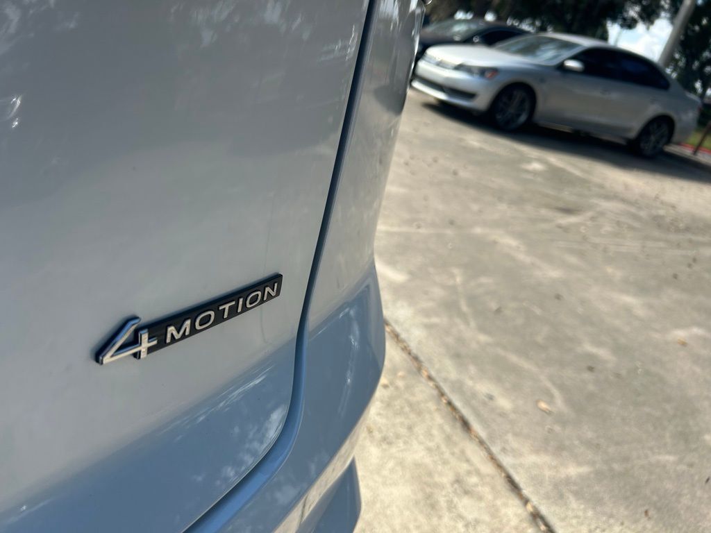 2026 Volkswagen Atlas Cross Sport 2.0T SEL R-Line Black Tampa FL