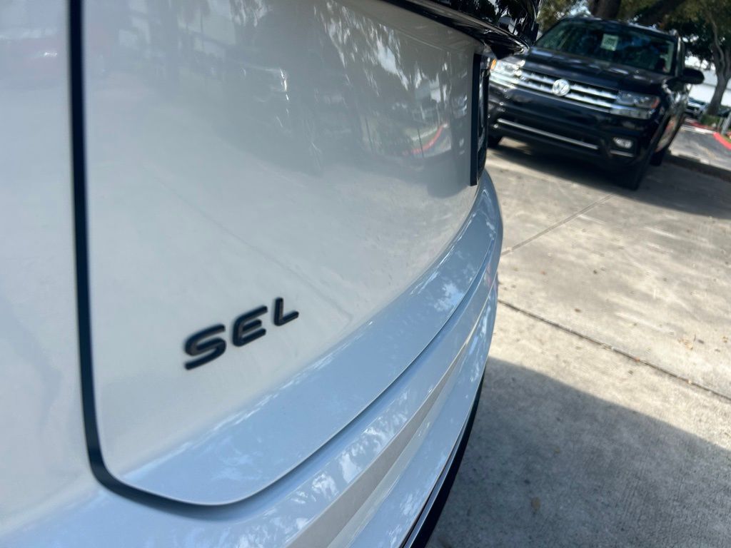 2026 Volkswagen Atlas Cross Sport 2.0T SEL R-Line Black Tampa FL