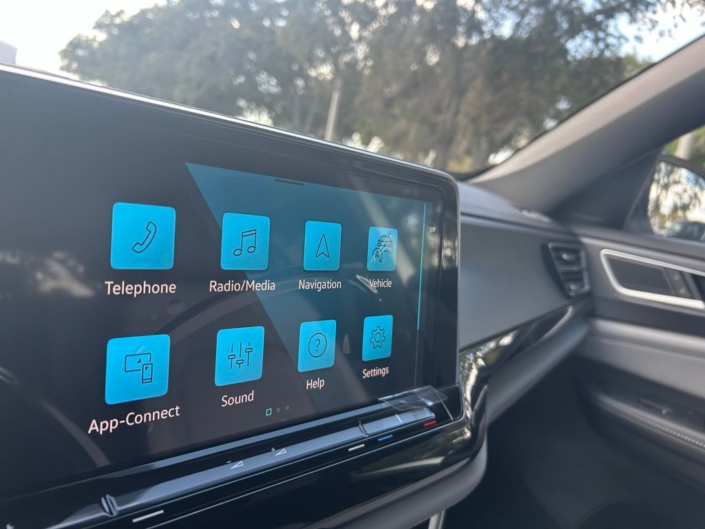 2026 Volkswagen Atlas Cross Sport 2.0T SEL R-Line Black Tampa FL