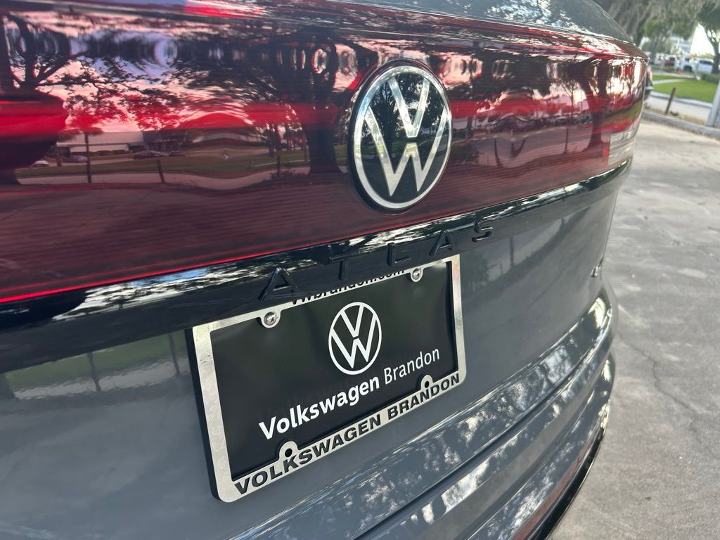 2026 Volkswagen Atlas Cross Sport 2.0T SEL R-Line Black Tampa FL