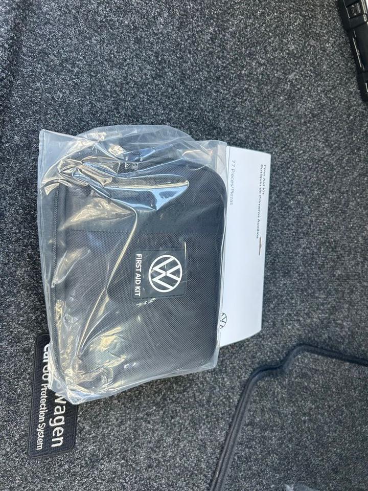 2026 Volkswagen Atlas Cross Sport 2.0T SEL R-Line Black Tampa FL