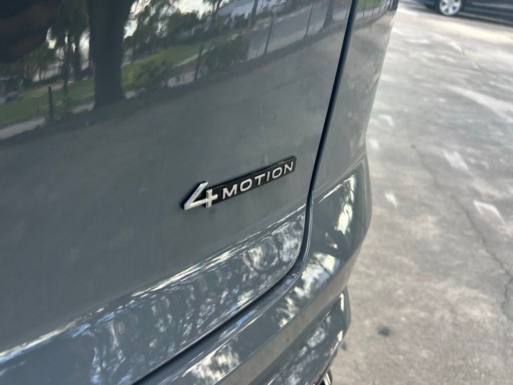 2026 Volkswagen Atlas Cross Sport 2.0T SEL R-Line Black Tampa FL