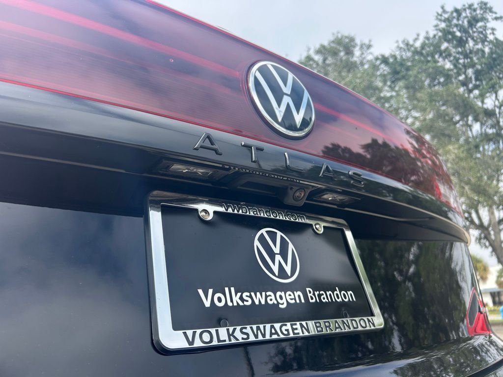 2026 Volkswagen Atlas Cross Sport 2.0T SEL R-Line Black Tampa FL