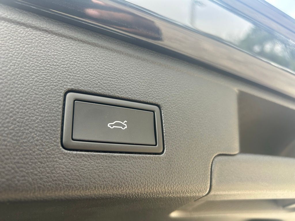 2026 Volkswagen Atlas Cross Sport 2.0T SEL R-Line Black Tampa FL