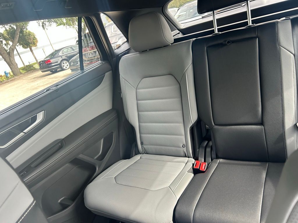 2026 Volkswagen Atlas Cross Sport 2.0T SEL R-Line Black Tampa FL