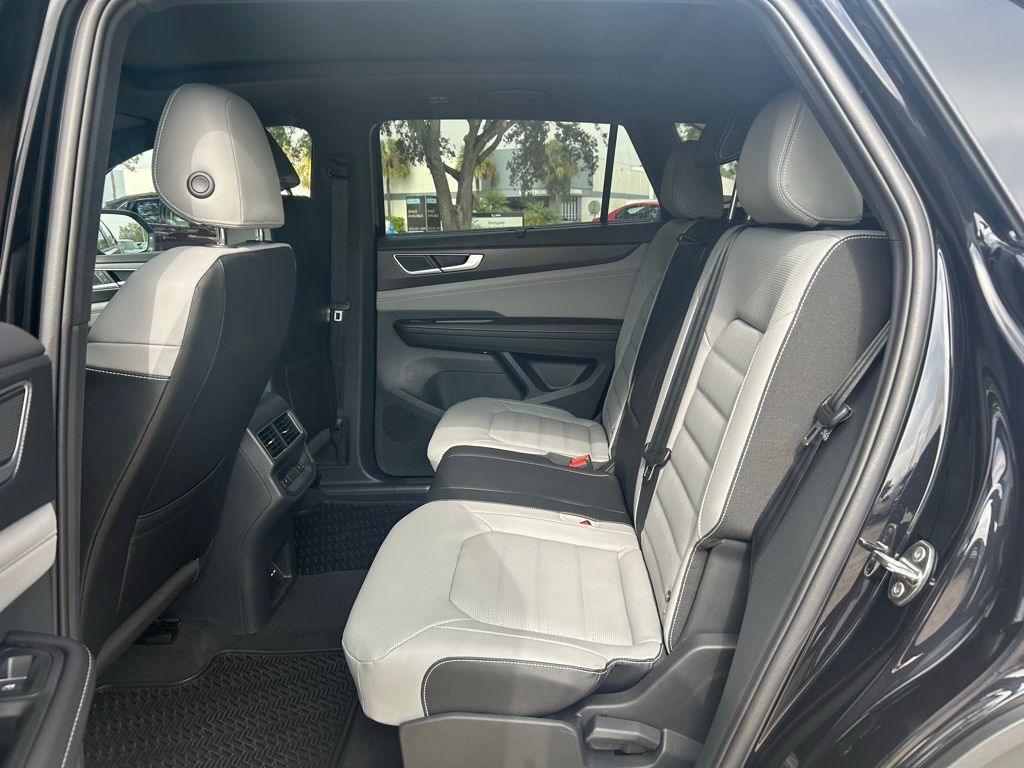 2026 Volkswagen Atlas Cross Sport 2.0T SEL R-Line Black Tampa FL