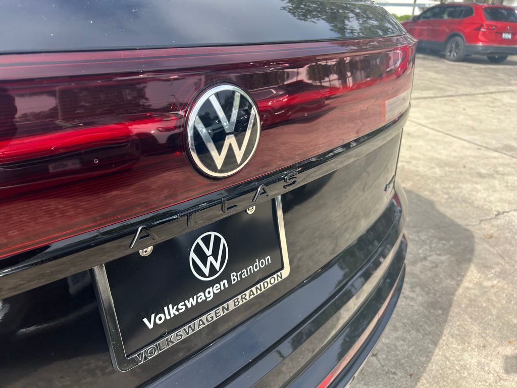 2026 Volkswagen Atlas Cross Sport 2.0T SEL R-Line Black Tampa FL