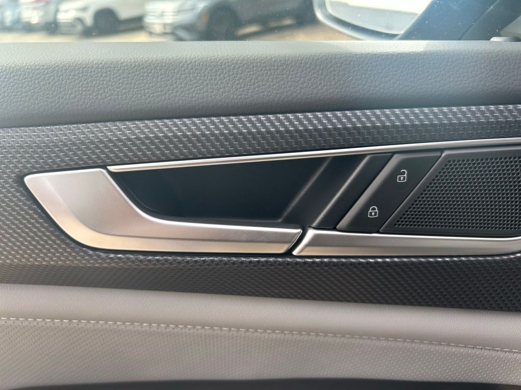 2026 Volkswagen Atlas Cross Sport 2.0T SEL R-Line Black Tampa FL