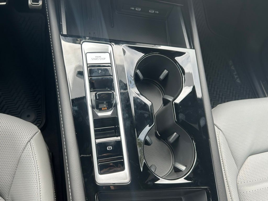 2026 Volkswagen Atlas Cross Sport 2.0T SEL R-Line Black Tampa FL