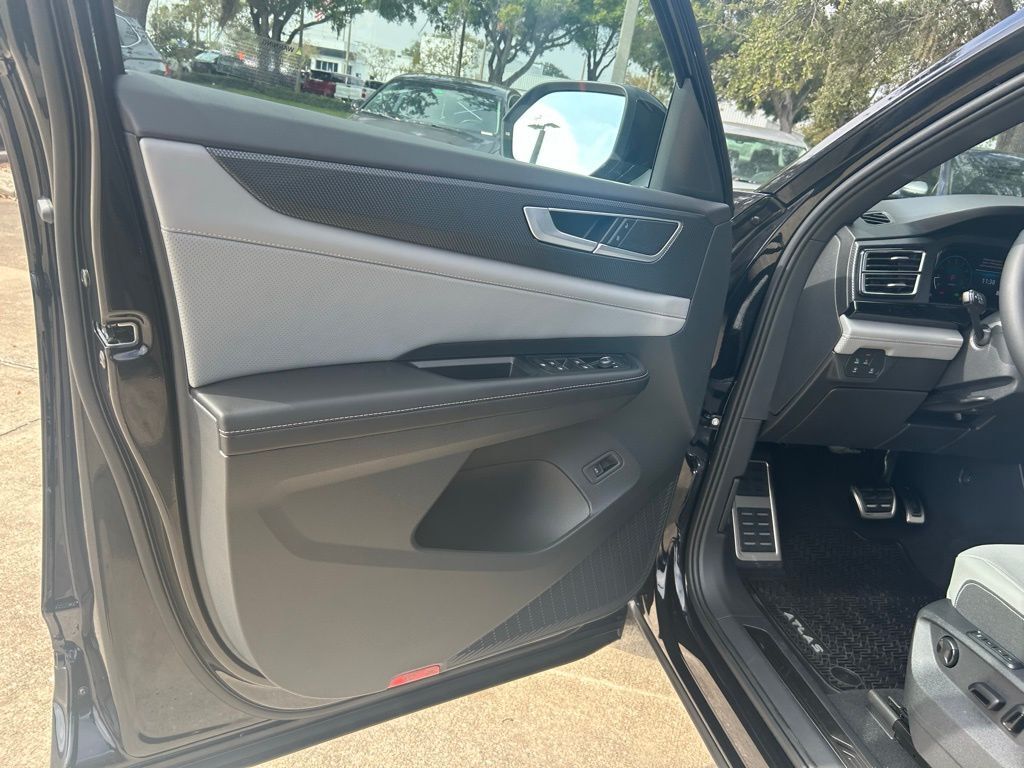 2026 Volkswagen Atlas Cross Sport 2.0T SEL R-Line Black Tampa FL