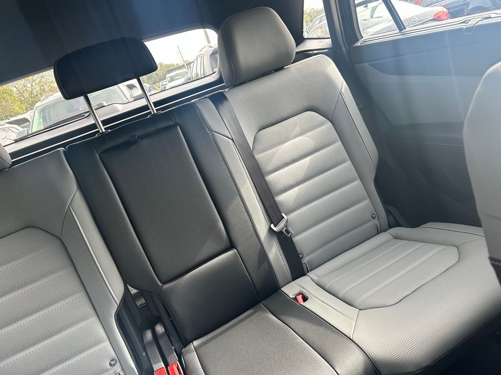 2026 Volkswagen Atlas Cross Sport 2.0T SEL R-Line Black Tampa FL