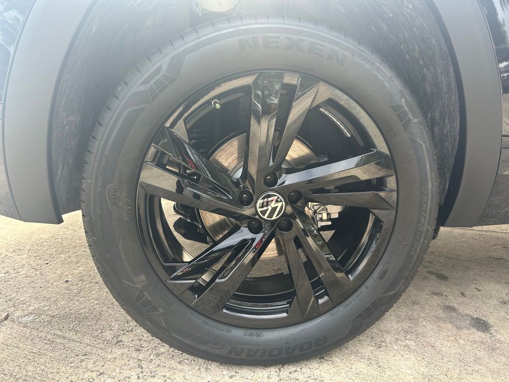 2026 Volkswagen Atlas Cross Sport 2.0T SEL R-Line Black Tampa FL