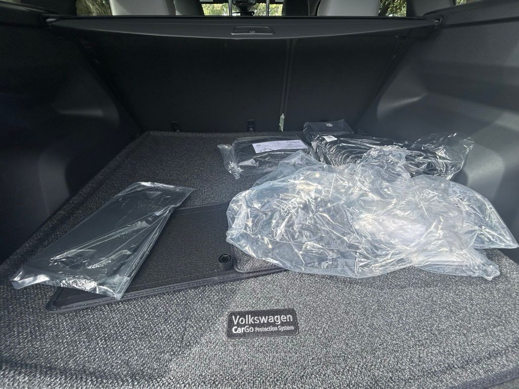 2026 Volkswagen Atlas Cross Sport 2.0T SEL R-Line Black Tampa FL