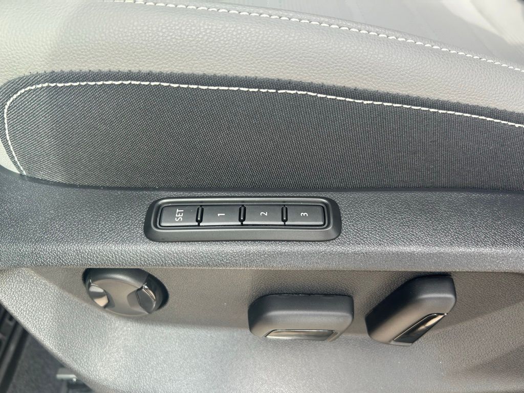 2026 Volkswagen Atlas Cross Sport 2.0T SEL R-Line Black Tampa FL