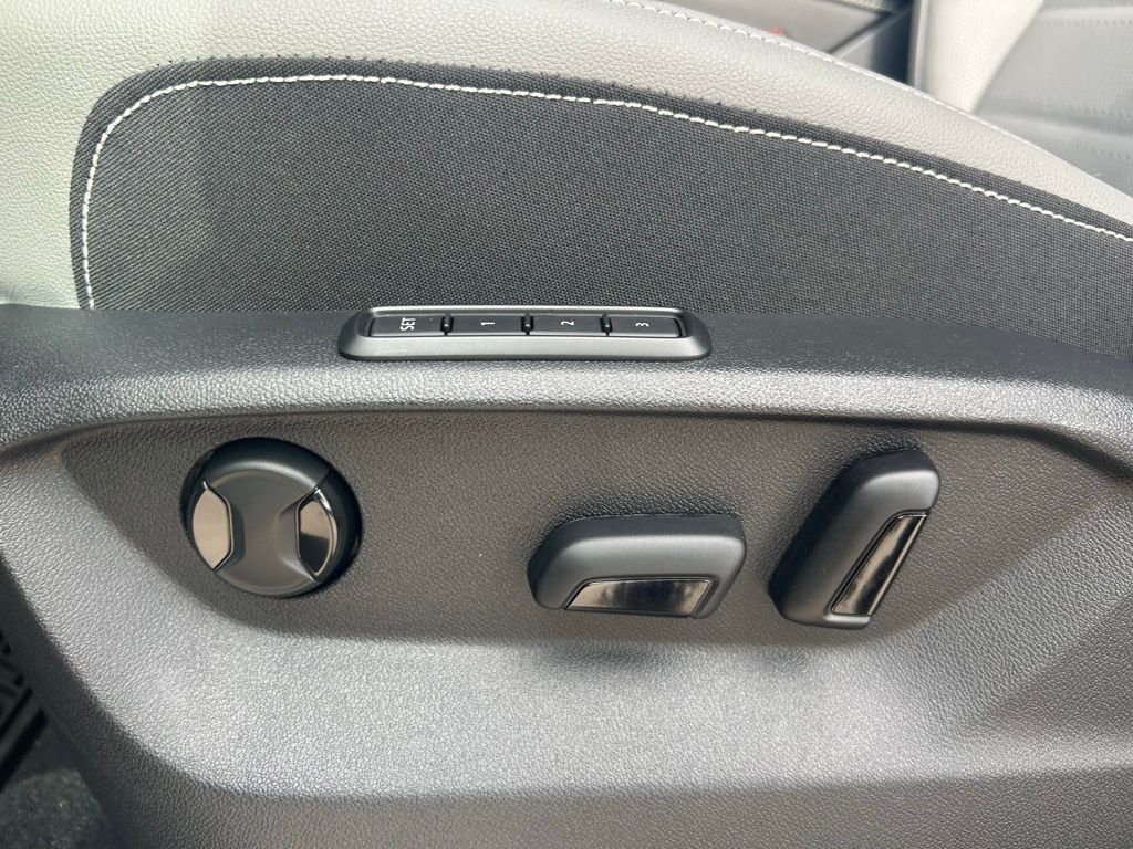 2026 Volkswagen Atlas Cross Sport 2.0T SEL R-Line Black Tampa FL