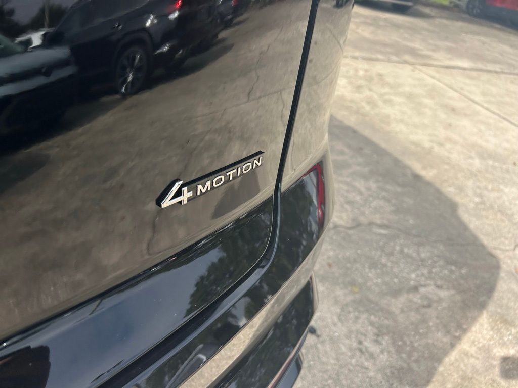 2026 Volkswagen Atlas Cross Sport 2.0T SEL R-Line Black Tampa FL