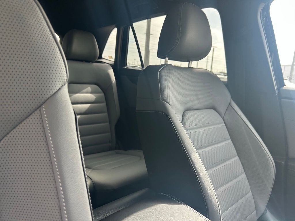 2026 Volkswagen Atlas Cross Sport 2.0T SEL R-Line Black Tampa FL