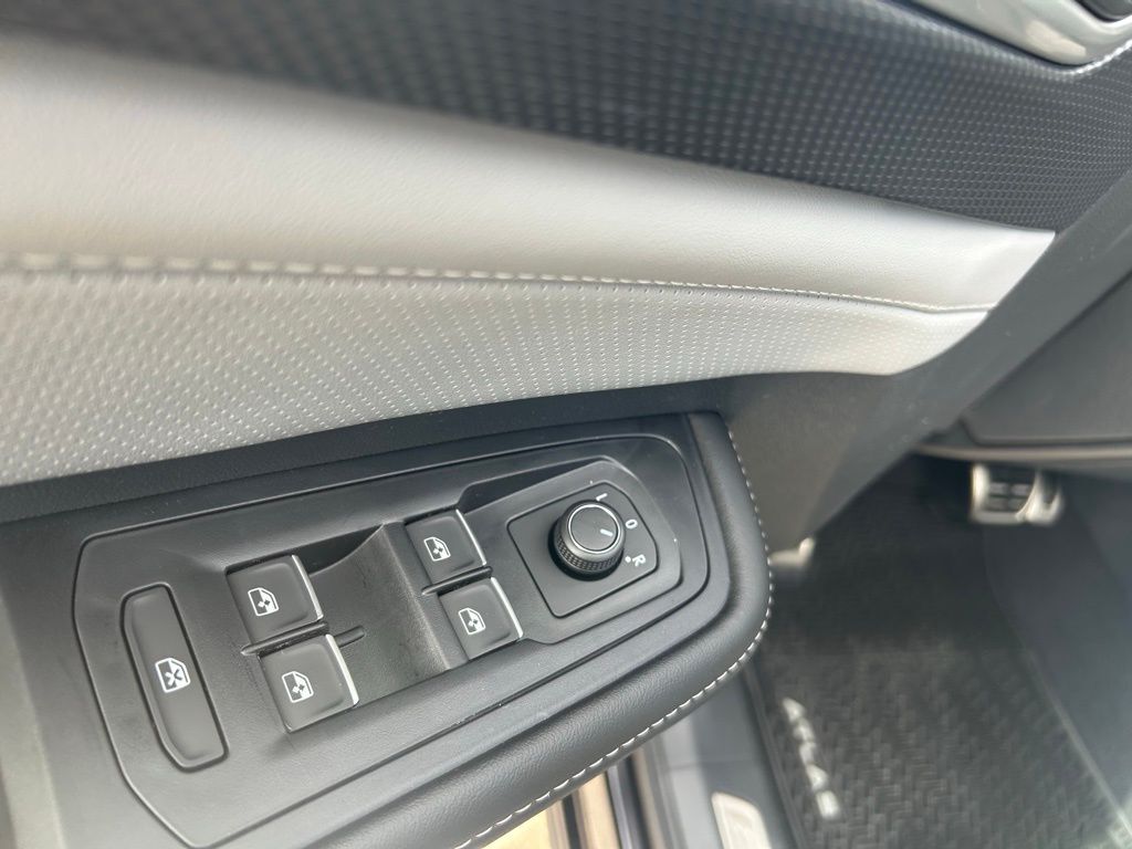 2026 Volkswagen Atlas Cross Sport 2.0T SEL R-Line Black Tampa FL