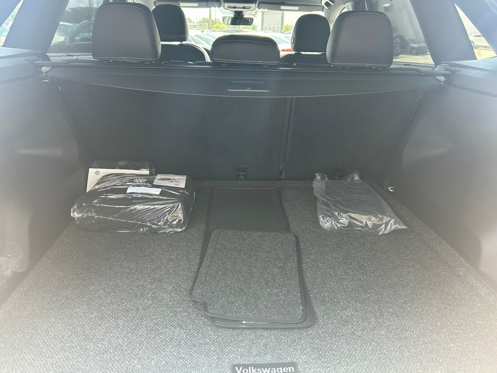 2026 Volkswagen Atlas Cross Sport 2.0T SEL R-Line Black Tampa FL