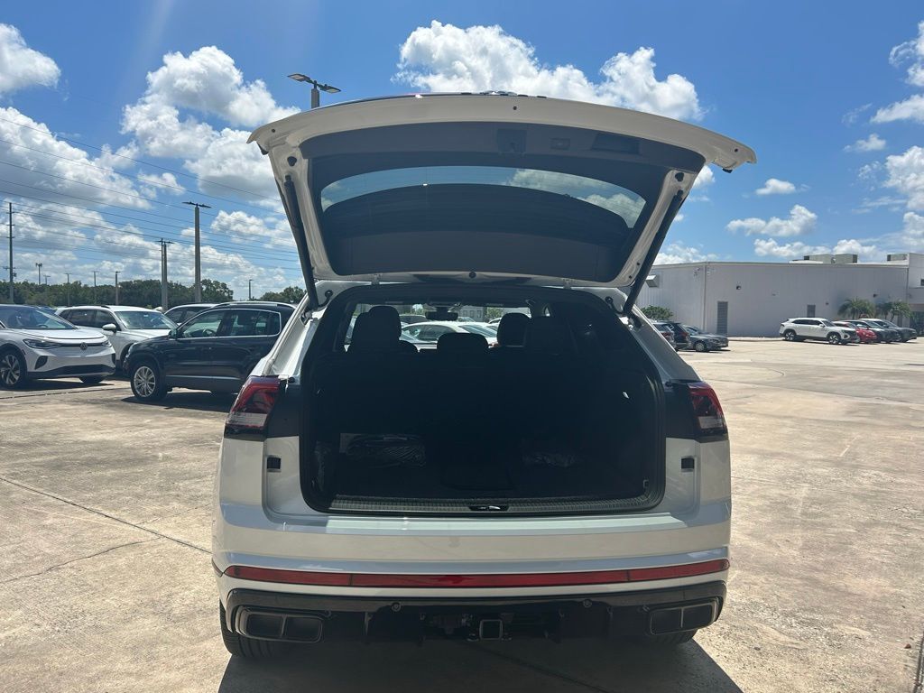 2026 Volkswagen Atlas Cross Sport 2.0T SEL R-Line Black Tampa FL